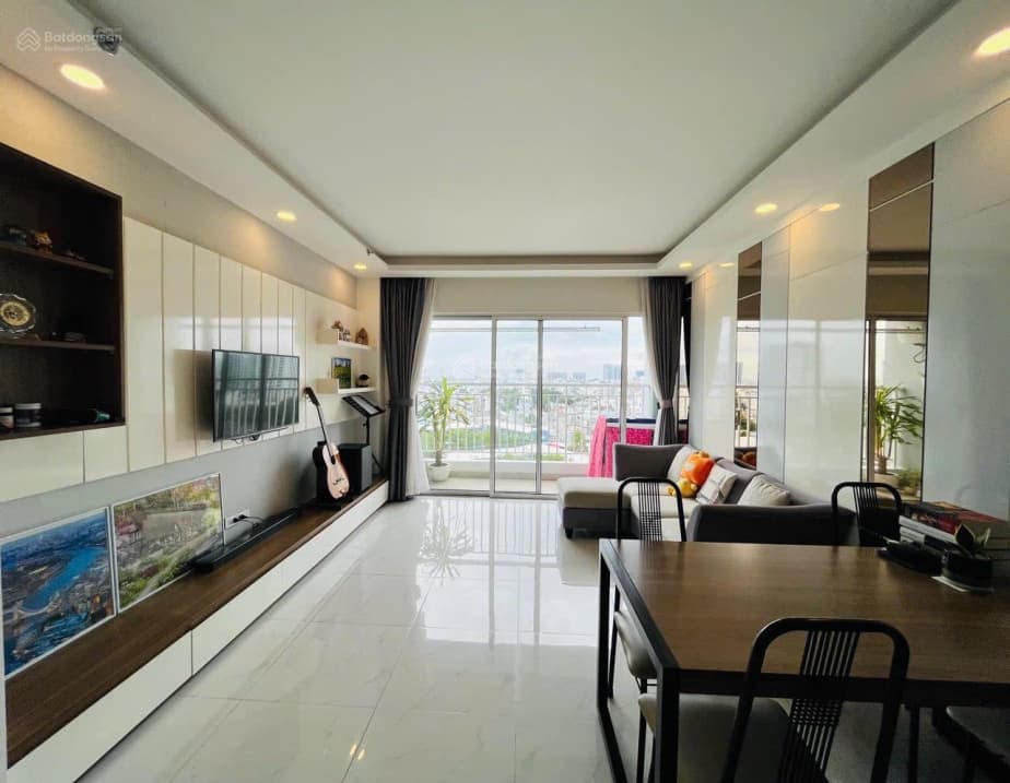 Ảnh thật: Bán căn hộ Sunrise City 67m2, 2 phòng ngủ, có ban công 4 mét giá 6 tỷ, view Đông