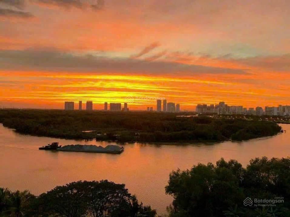 Bán gấp CH Riverside Residence 146m, view sông full nội thất giá 16 tỷ 1 nổi bật TT. LH 0914 266 ***