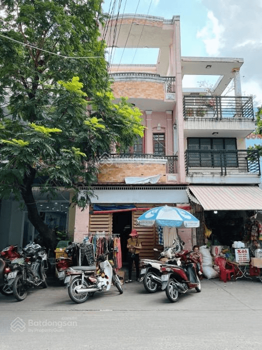 Nhà vừa ở vừa kinh doanh gần Nhà thờ Giáo xứ Xóm Chiếu